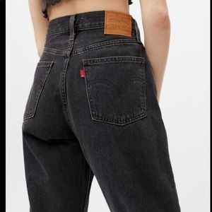 2/85 Levi’s vintage 505 high rise dad jeans